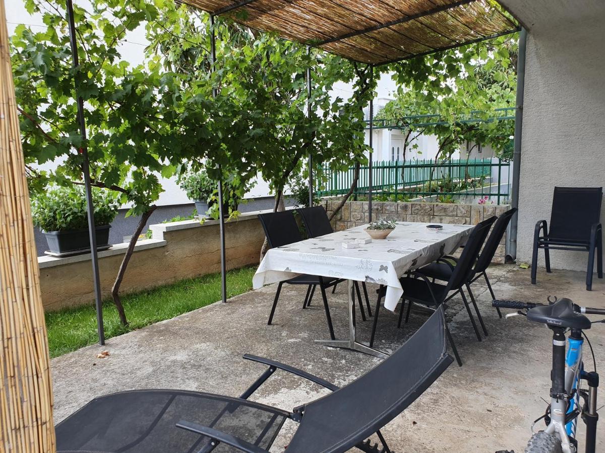 Gulin Apartments Vodice Eksteriør bilde