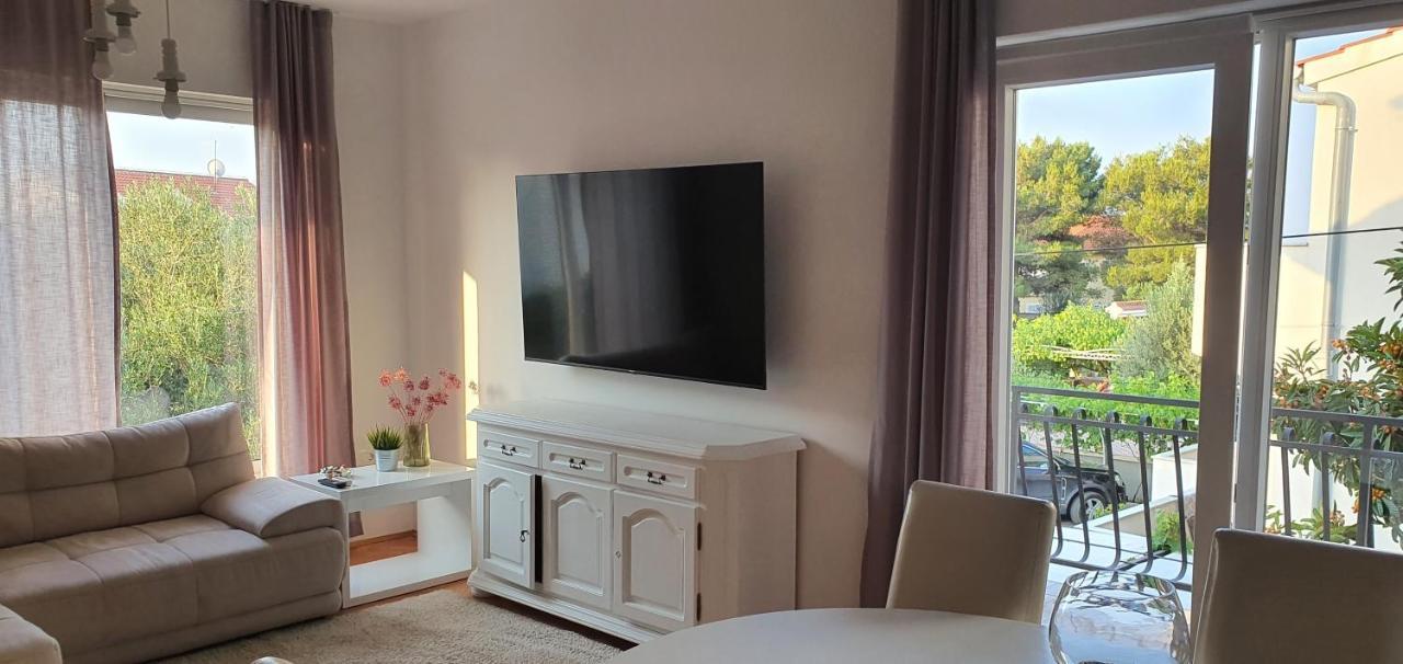 Gulin Apartments Vodice Eksteriør bilde