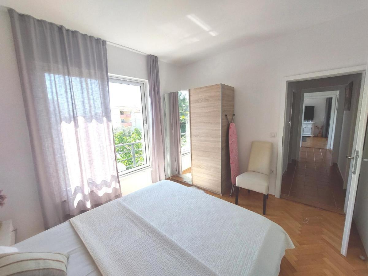Gulin Apartments Vodice Eksteriør bilde