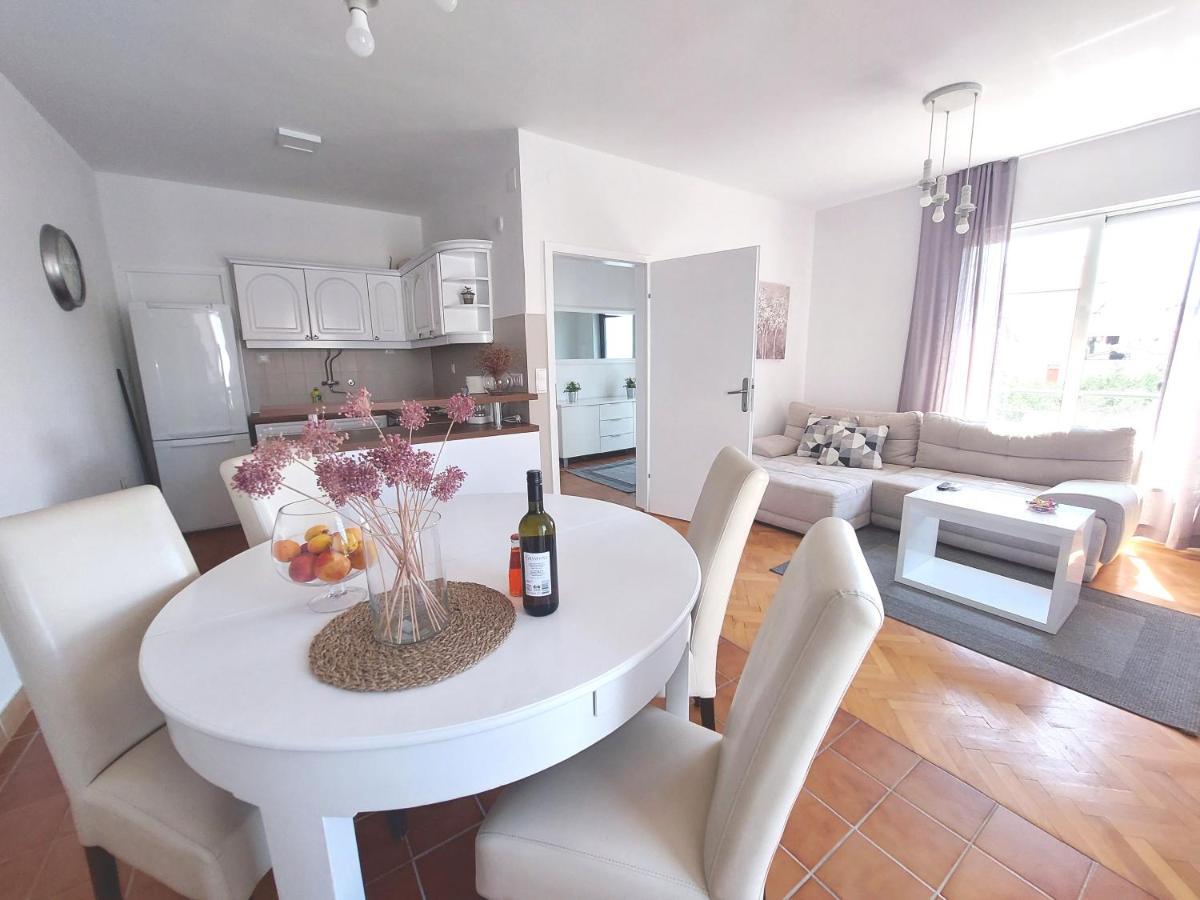 Gulin Apartments Vodice Eksteriør bilde