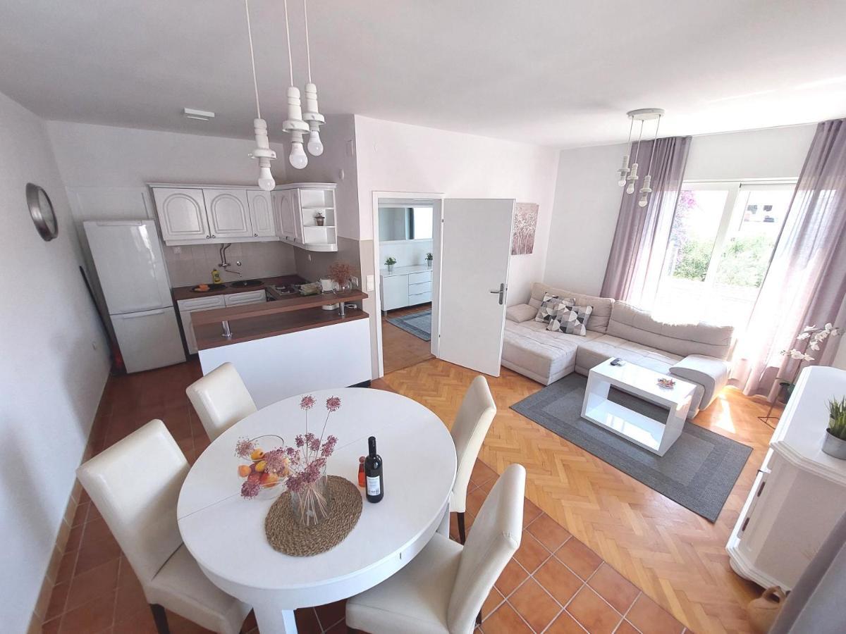 Gulin Apartments Vodice Eksteriør bilde