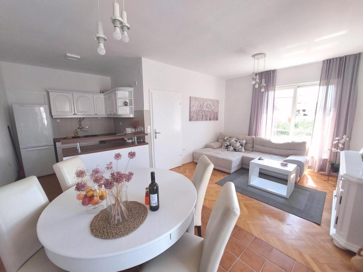 Gulin Apartments Vodice Eksteriør bilde