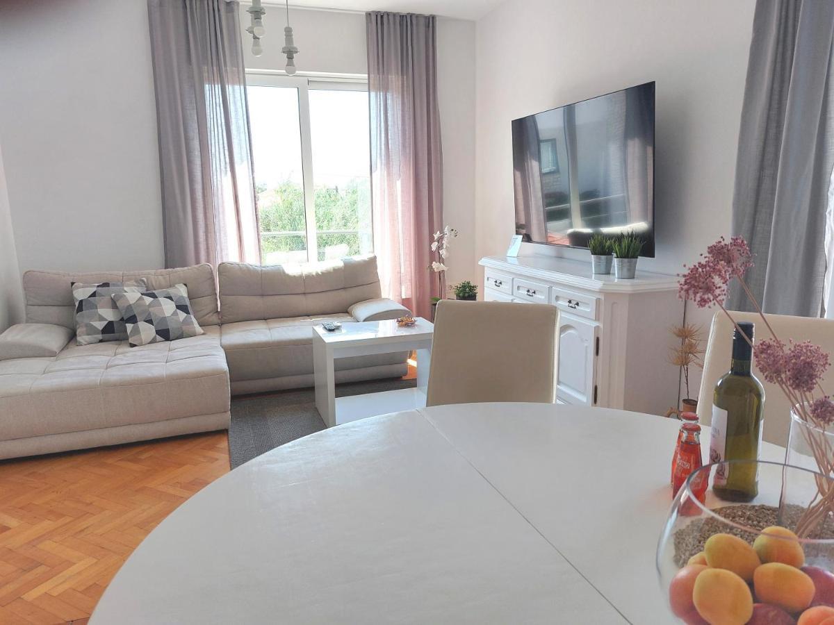 Gulin Apartments Vodice Eksteriør bilde
