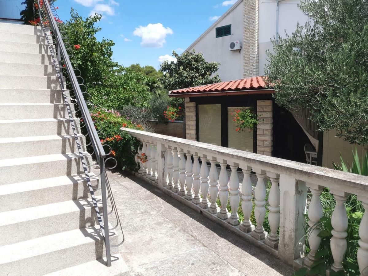 Gulin Apartments Vodice Eksteriør bilde