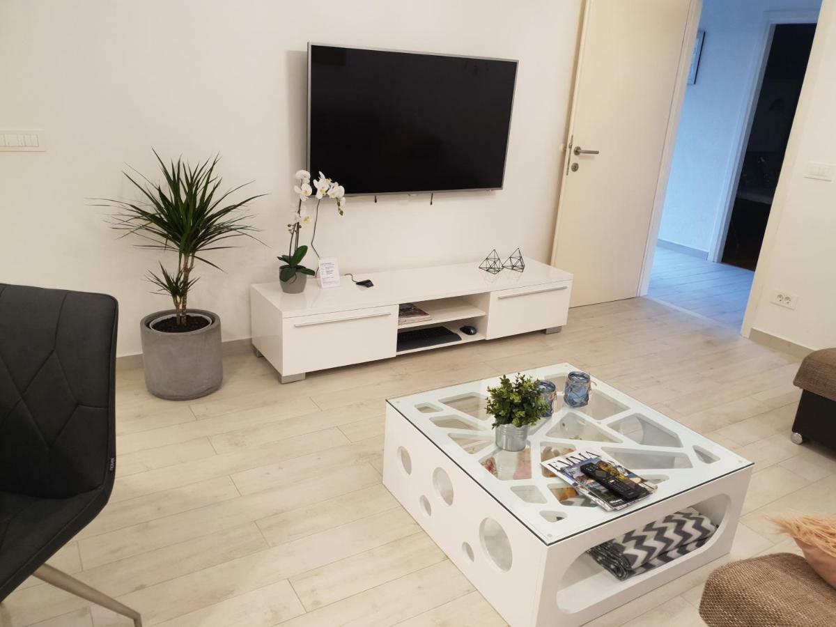 Gulin Apartments Vodice Eksteriør bilde